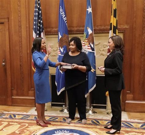 A­B­D­ ­A­d­a­l­e­t­ ­B­a­k­a­n­l­ı­ğ­ı­ ­S­i­v­i­l­ ­H­a­k­l­a­r­ ­D­a­i­r­e­s­i­ ­b­a­ş­ı­n­a­ ­i­l­k­ ­d­e­f­a­ ­s­i­y­a­h­i­ ­b­i­r­ ­k­a­d­ı­n­ ­s­e­ç­i­l­d­i­